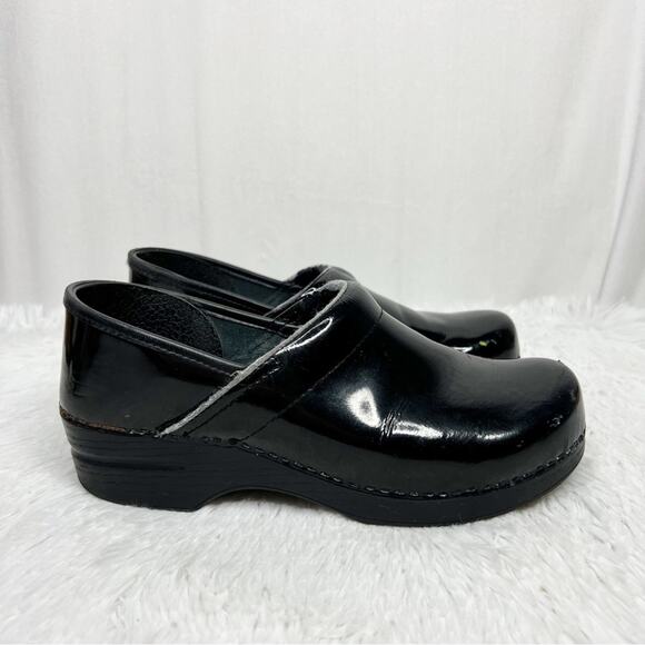 DANSKO / classic black patent leather slip on nursing clogs / 40 - Picture 2 of 11